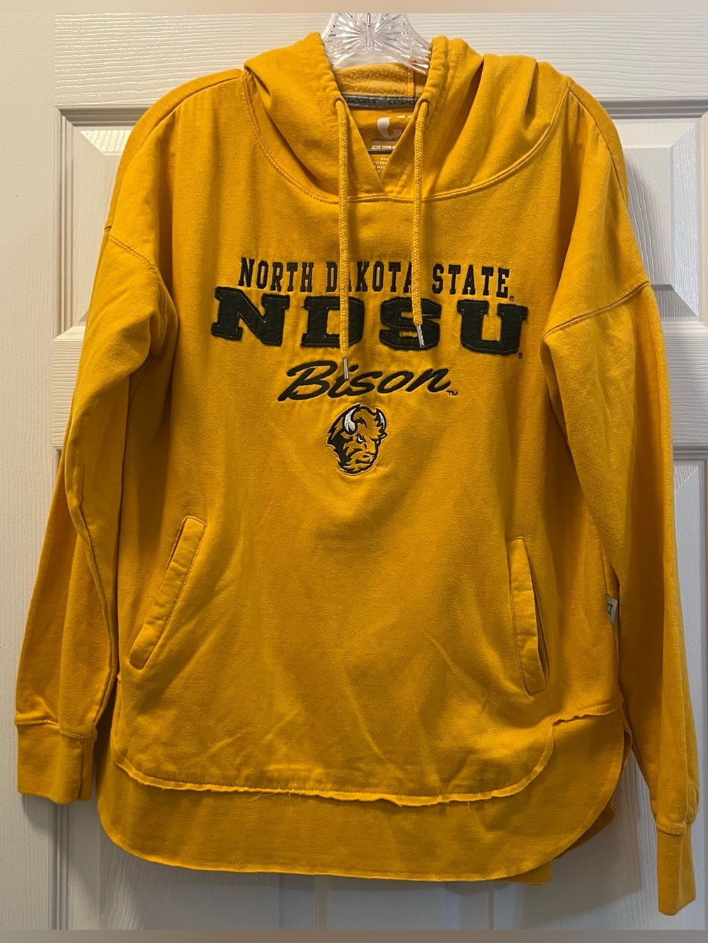 North Dakota State University NDSU Bison Yellow
Pullover Hoodie Size M